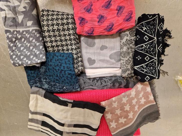 Stapel mooie  Modieuze shawls  sjaals, Kleding | Dames, Mutsen, Sjaals en Handschoenen, Nieuw, Sjaal, Maat 46/48 (XL) of groter