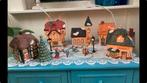 Vintage kerstdorp verlichte huisjes kerk poppetjes lampjes, Diversen, Kerst, Ophalen