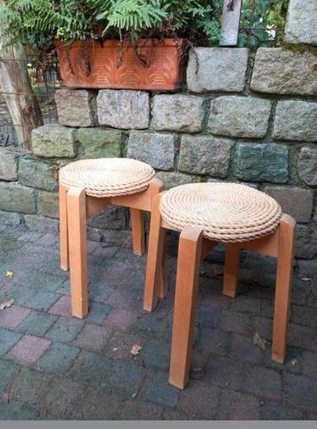 2 Vintage Scandinavische Krukken beschikbaar voor biedingen