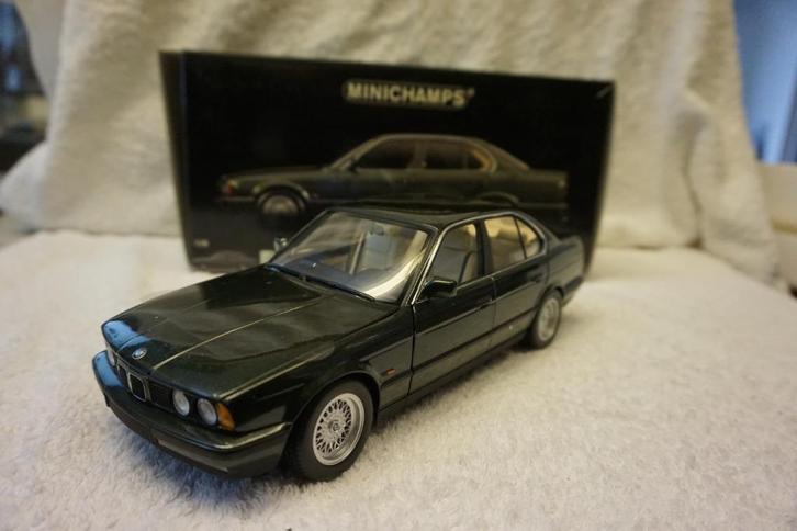 BMW 535i 1988 groen metallic 1:18 Minichamps 100024001, Hobby en Vrije tijd, Modelauto's | 1:18, Gebruikt, Auto, MiniChamps, Ophalen of Verzenden