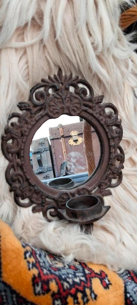 Gietijzeren spiegel met kaarshouder ervoor, Antiek en Kunst, Curiosa en Brocante, Ophalen of Verzenden