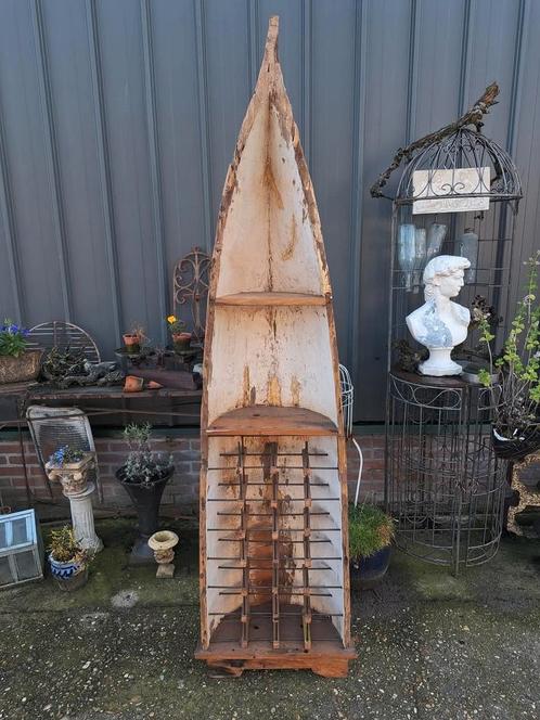 Wijnrek gemaakt van een oude boot, 57x30cm en 205cm hoog., Huis en Inrichting, Woonaccessoires | Etagères, Zo goed als nieuw, Ophalen