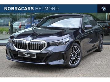 BMW i5 eDrive40 M Sport / Achteruitrijcamera / Stoelverwarmi beschikbaar voor biedingen