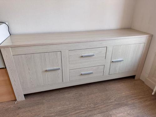 dressoir licht eiken onbeschadigd met 2 deurtjes en 2 lades, Huis en Inrichting, Kasten | Dressoirs, Gebruikt, 200 cm of meer