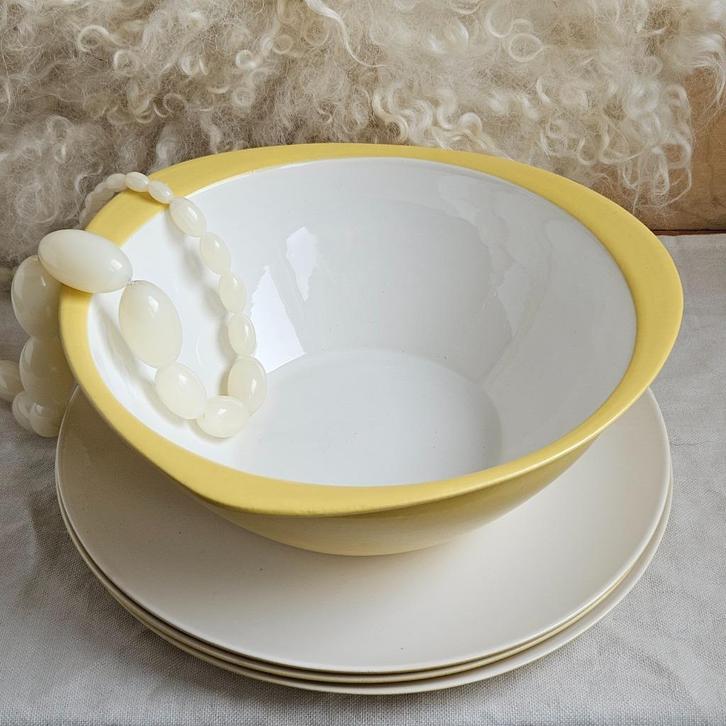 Plateelbakkerij Zuid Holland Gouda geel saladeschaal, Antiek en Kunst, Antiek | Servies los, Ophalen of Verzenden