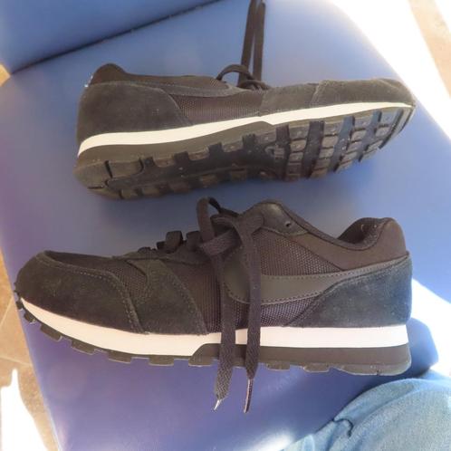 2 paar Nike s  1x zwart en 1x kleurtjes maat 38  koopje!!!, Kleding | Dames, Schoenen, Zo goed als nieuw, Sneakers of Gympen, Zwart