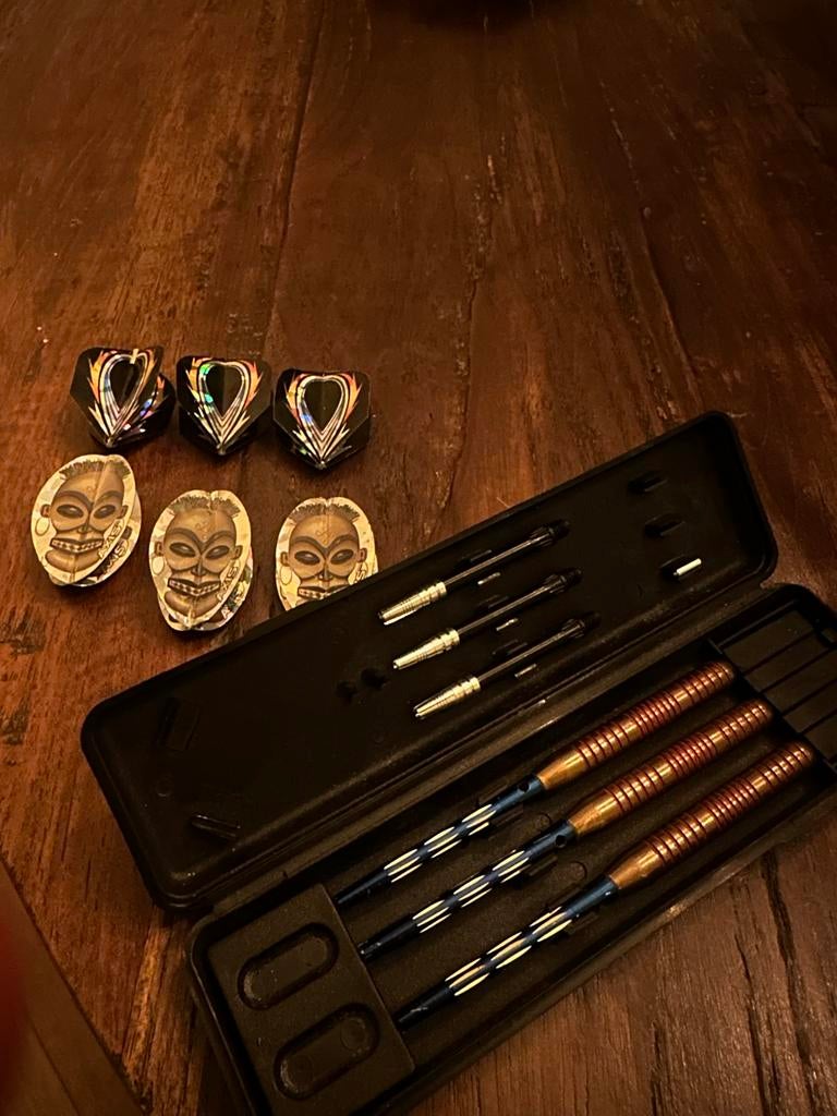 Harrows Drie Pijlen met 6 Vleugels, Ophalen of Verzenden, Zo goed als nieuw, Pijlen