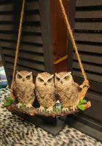 3 Uiltjes op Schommel - Dierenbeeld, Ophalen of Verzenden, Nieuw, Overige materialen, Dierenbeeld