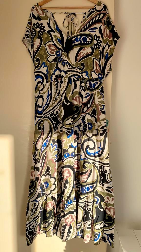 NIEUWE jurk maat 40 (Trijntje Oosterhuis collectie), Kleding | Dames, Jurken, Nieuw, Maat 38/40 (M), Groen, Onder de knie, Ophalen of Verzenden