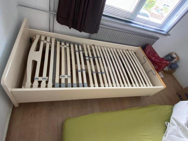 Elektrisch verstelbaar bed 90x200 - Zo goed als nieuw!, Huis en Inrichting, Slaapkamer | Bedden, Zo goed als nieuw, Eenpersoons