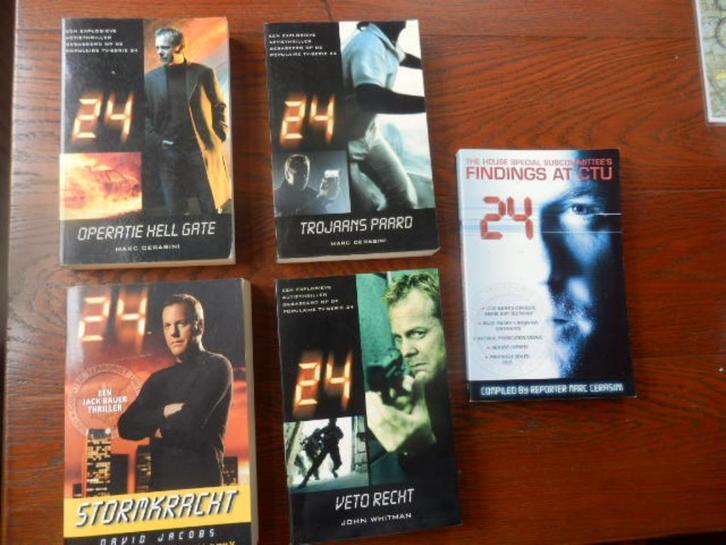 5 boeken thriller serie 24, Boeken, Thrillers, Zo goed als nieuw, Nederland, Ophalen of Verzenden