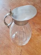 Glazen waterkan met metalen bovenstuk, Huis en Inrichting, Keuken | Servies, Gebruikt, Overige typen, Ophalen of Verzenden, Glas