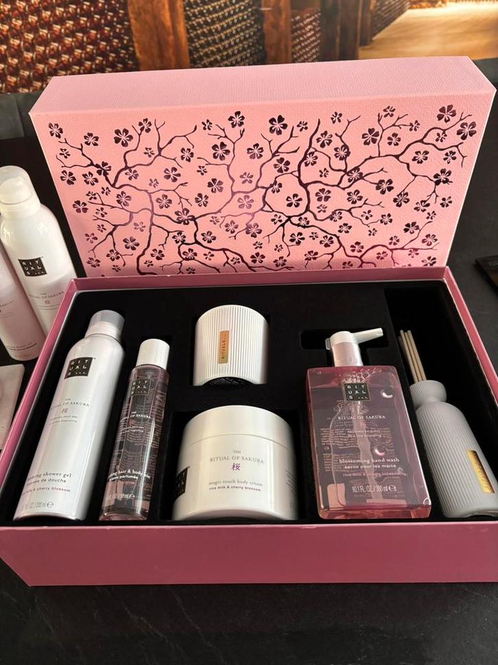 Grote set en meer Rituals of Sakura ! Incl tray:plankje, Sieraden, Tassen en Uiterlijk, Uiterlijk | Lichaamsverzorging, Nieuw