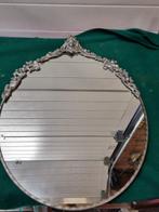 spiegel ovaal met ornamet zilver kleurig, Huis en Inrichting, Woonaccessoires | Spiegels, Ophalen of Verzenden