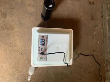 Broedmachine 15 eieren| Automatisch| met schouwlamp| beschikbaar voor biedingen