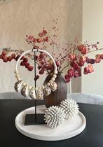 Schelpenketting op standaard tijger, Overige kleuren, Q, Q, Nieuw