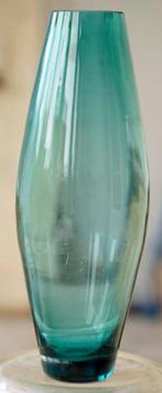 Siervaasje hoog 32 cm., Minder dan 50 cm, Groen, Glas, Ophalen of Verzenden
