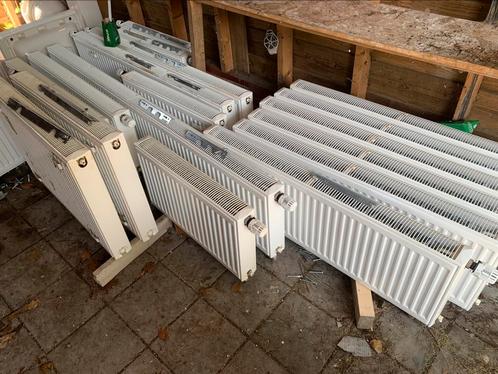 Partij T22 radiatoren thermostaatknop & radiatorblok div.afm, Doe-het-zelf en Verbouw, Verwarming en Radiatoren, Zo goed als nieuw