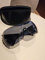 Guess Zonnebril - Sportief en Stijlvol!, Overige merken, Zonnebril, Zwart, Ophalen of Verzenden