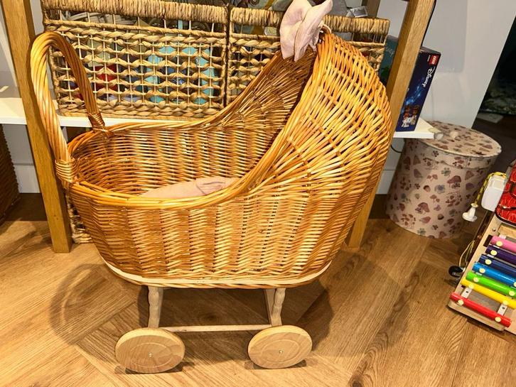 Rieten Poppenwagen (rotan), Kinderen en Baby's, Speelgoed | Poppen, Zo goed als nieuw, Babypop, Ophalen