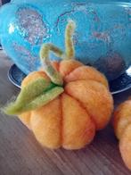 Genaaldvilte pompoenen,  naaldvilten, wol., Ophalen of Verzenden, Nieuw, Figuurtje(s), Wolvilt