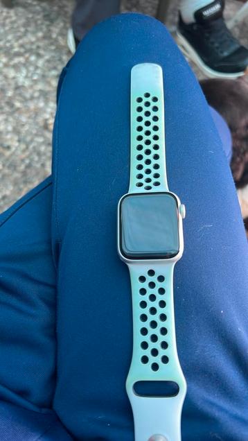 Apple watch serie SE GPS NIKE editie 40mm beschikbaar voor biedingen
