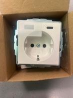 Gira WCD/IRA USB-voeding 2x Type A/C zuiverwit!, Ophalen of Verzenden, Nieuw, Stopcontact