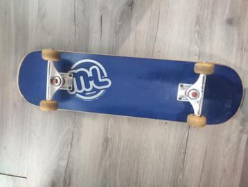 7.875" Mini Logo Skateboard beschikbaar voor biedingen