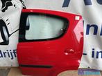 PEUGEOT 107 ROOD KJH Links achter deur portier 2005-2014, Auto-onderdelen, Ophalen of Verzenden, Gebruikt, Peugeot, Deur