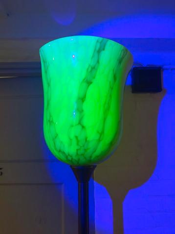 Uranium lamp beschikbaar voor biedingen