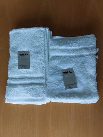 Washandjes 4 stuks en gastendoekjes 2 stuk beschikbaar voor biedingen