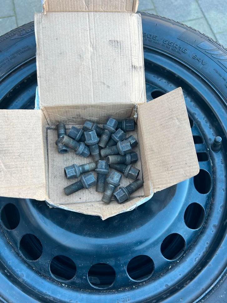 Winterbanden 205/55 R16 Opel stalen velgen, Auto-onderdelen, Banden en Velgen, Banden en Velgen, Winterbanden, 16 inch, 205 mm