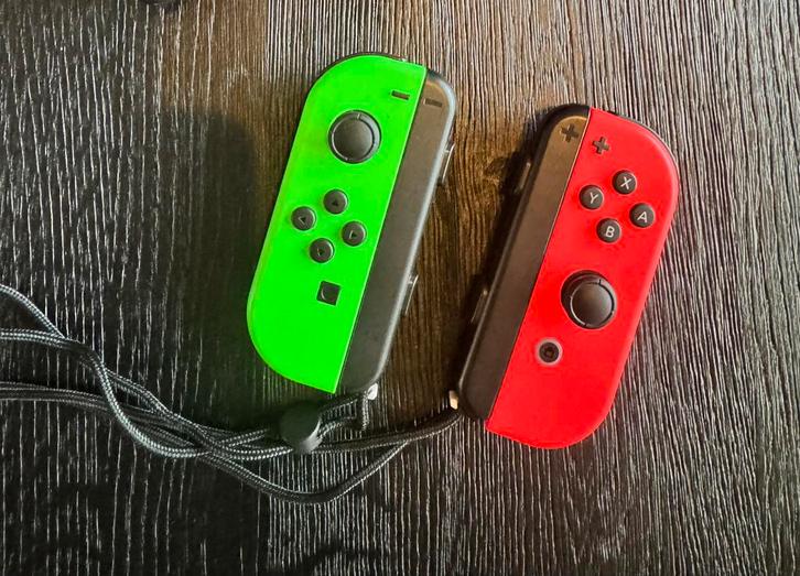 Nintendo Switch Joy Con setje Donkey Kong Amiibo, Spelcomputers en Games, Games | Nintendo Switch, Zo goed als nieuw, Overige genres