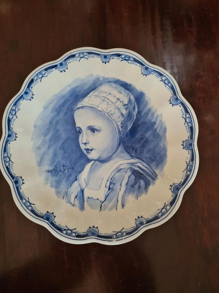 Delfts blauw bord met portret naar A.V. Dijck, Antiek en Kunst, Antiek | Wandborden en Tegels, Ophalen of Verzenden