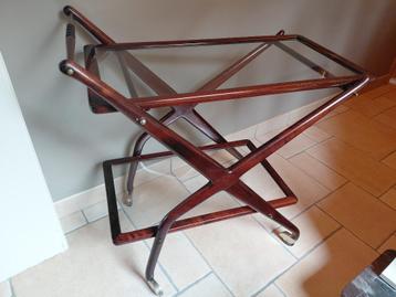 Elegante barwagen van hout en glas Italië, jaren 1950 beschikbaar voor biedingen