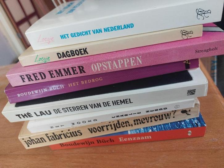 Literatuur en poezie boeken 8 stuks, oa Buch, Loesje, Boeken, Literatuur, Gelezen, Nederland, Ophalen of Verzenden