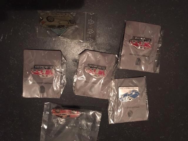 Porsche Carrera GT originele pin van autosalon Parijs 2010, Boeken, Auto's | Folders en Tijdschriften, Porsche, Ophalen of Verzenden