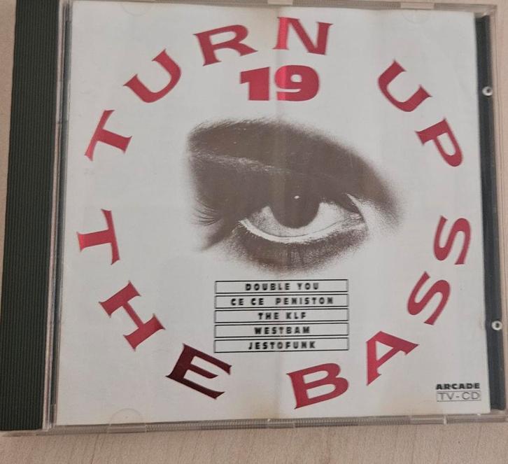 CD Turn Up The Bass - Dance Classics, Cd's en Dvd's, Cd's | Dance en House, Gebruikt, Ophalen of Verzenden