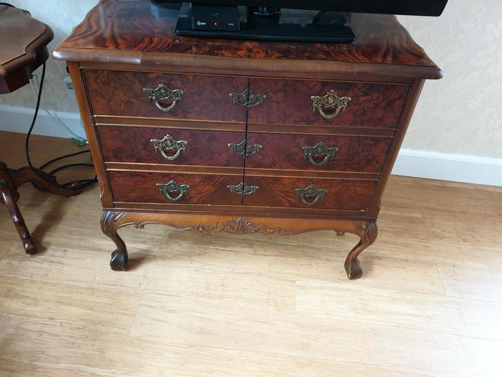 Mahonie TV-kastje Brocante Stijl, Huis en Inrichting, Kasten | Dressoirs, Gebruikt, 50 tot 100 cm, 25 tot 50 cm, Met lade(s), Met deur(en)