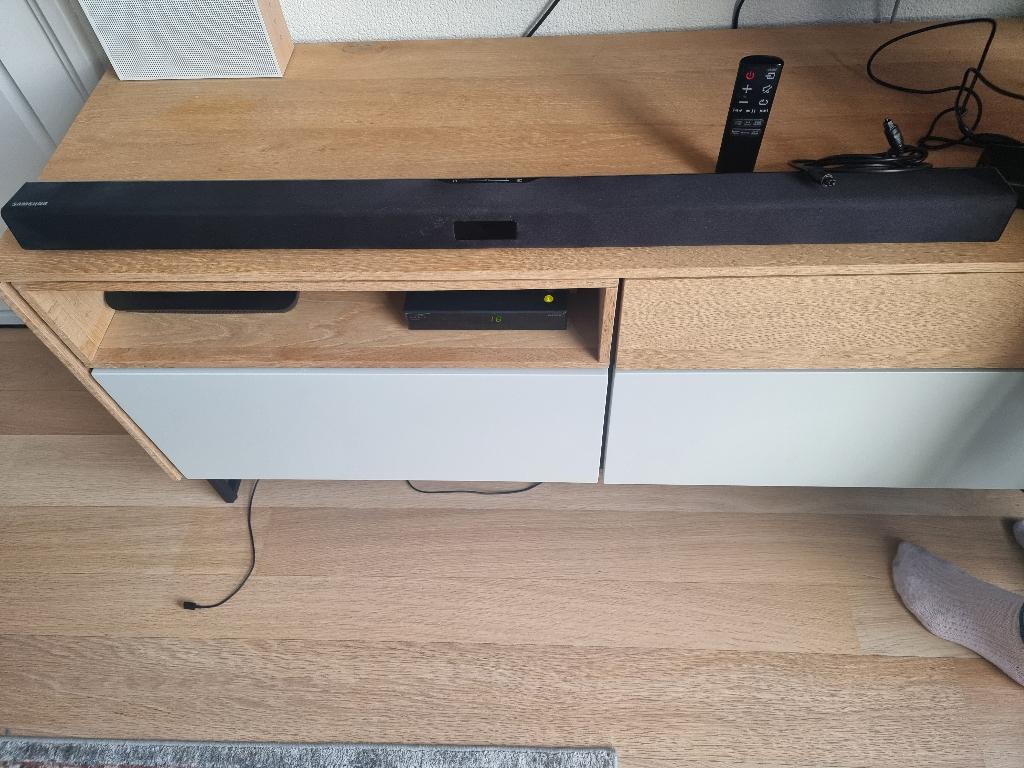 SAMSUNG SOUNDBAR Model HWJ355, Ophalen, Met externe subwoofer, Gebruikt