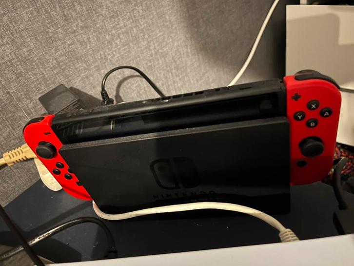 Nintendo Switch, Spelcomputers en Games, Spelcomputers | Nintendo Switch, Zo goed als nieuw, Switch Original, Met 2 controllers