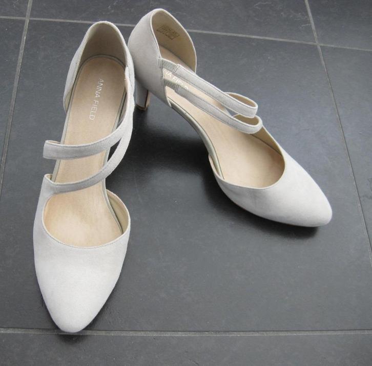 Anna Field pumps met schuine bandjes, crème beige maat 42, Kleding | Dames, Schoenen, Zo goed als nieuw, Pumps, Overige kleuren