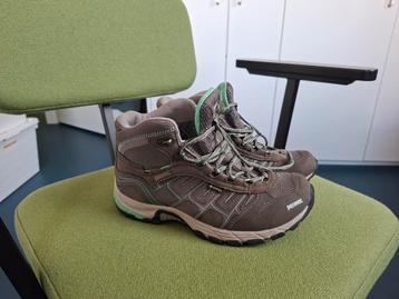 Meindl Quebec Lady Mid GTX brede leest wandelschoen beschikbaar voor biedingen