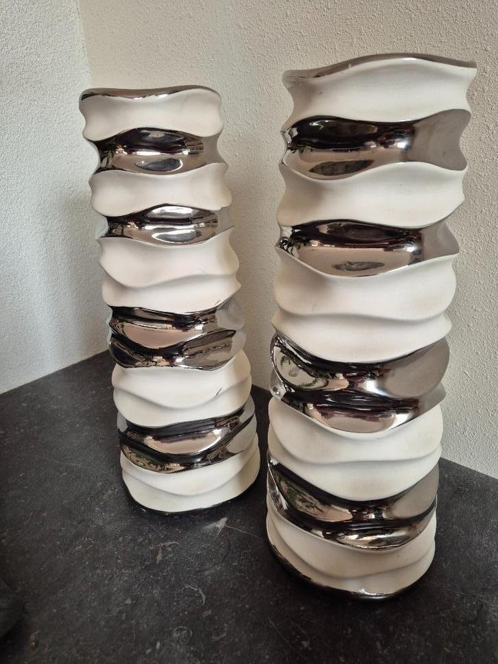 Twee unieke design vazen, Huis en Inrichting, Woonaccessoires | Vazen, Zo goed als nieuw, Overige kleuren, Minder dan 50 cm, Overige materialen