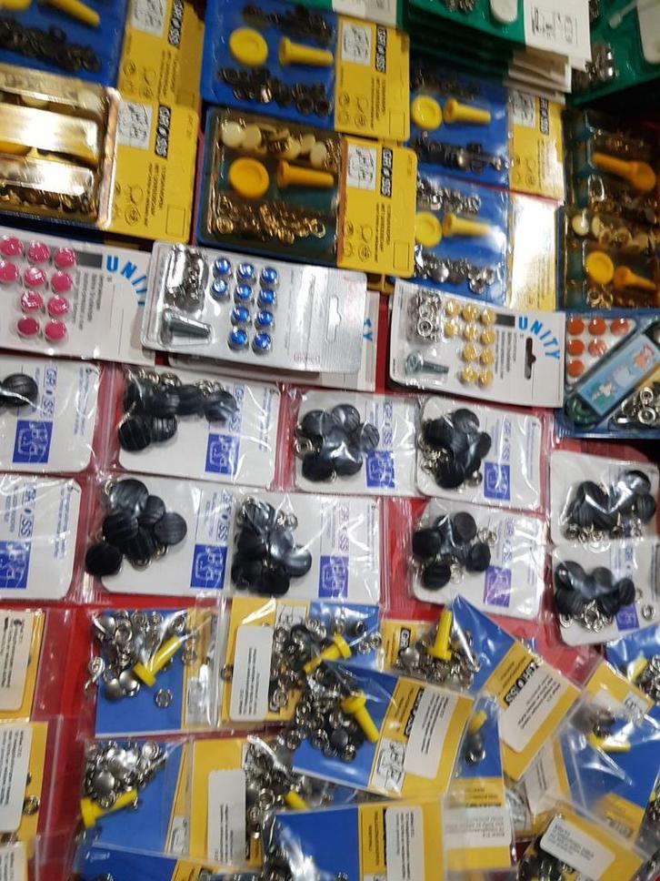 Mooie partij drukknopen incl gereedschap en los, Hobby en Vrije tijd, Naaien en Fournituren, Nieuw, Knoop of Knopen, Ophalen of Verzenden