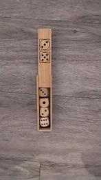 Houten dobbelstenen, Ophalen