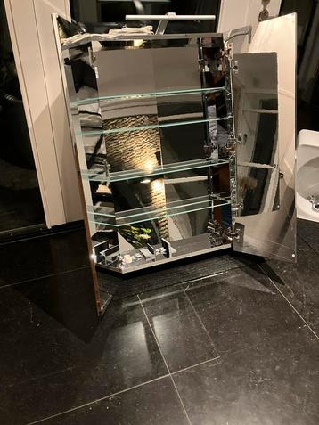 IKEA Badkamerkastje met verlichting. 96 x 60 x 14 cm. beschikbaar voor biedingen