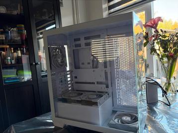 Corsair 3500X ARGB + Lian Li Fans - Witte Mid-Tower PC Case beschikbaar voor biedingen
