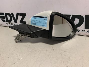 Buitenspiegel rechts van een Volkswagen Golf beschikbaar voor biedingen