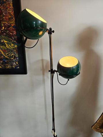 11 vintage vloerlampen  beschikbaar voor biedingen